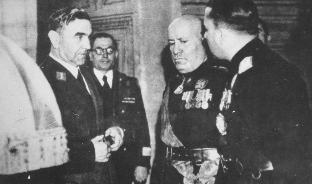 Ante Pavelić, Benito Musolini i grof Čiano prilikom priznavanja NDH u palati Venecija u Rimu, april 1941. godine.