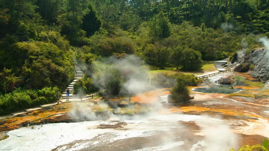 Veliko jezero Taupo, geotermalna atrakcija čuvenog vulkanskog regiona.